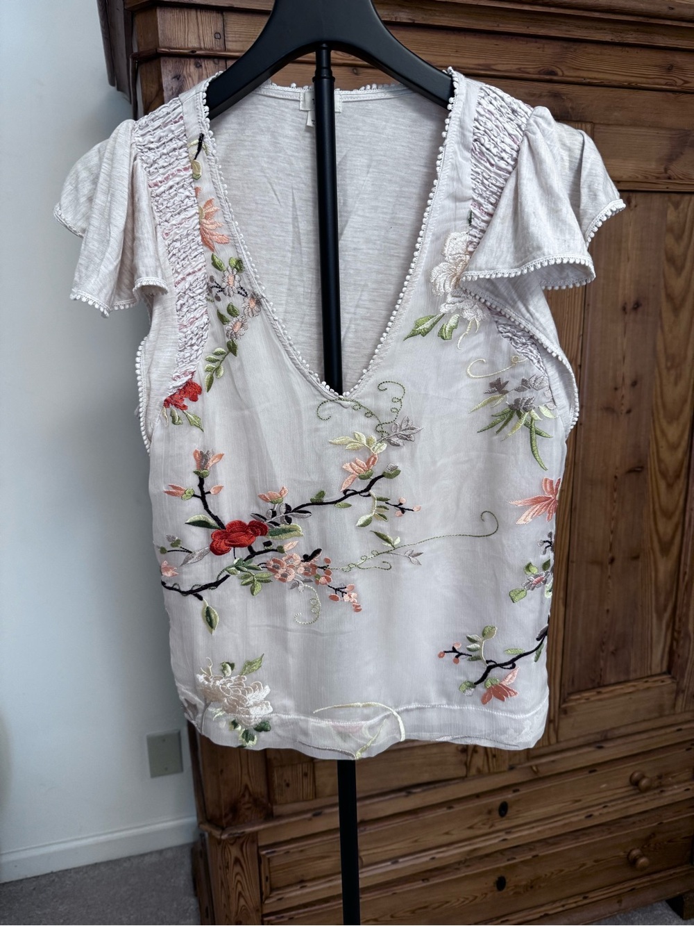 Embroidered Floral Cream V-Neck Flutter Sleeve Top - Picture 4 of 6